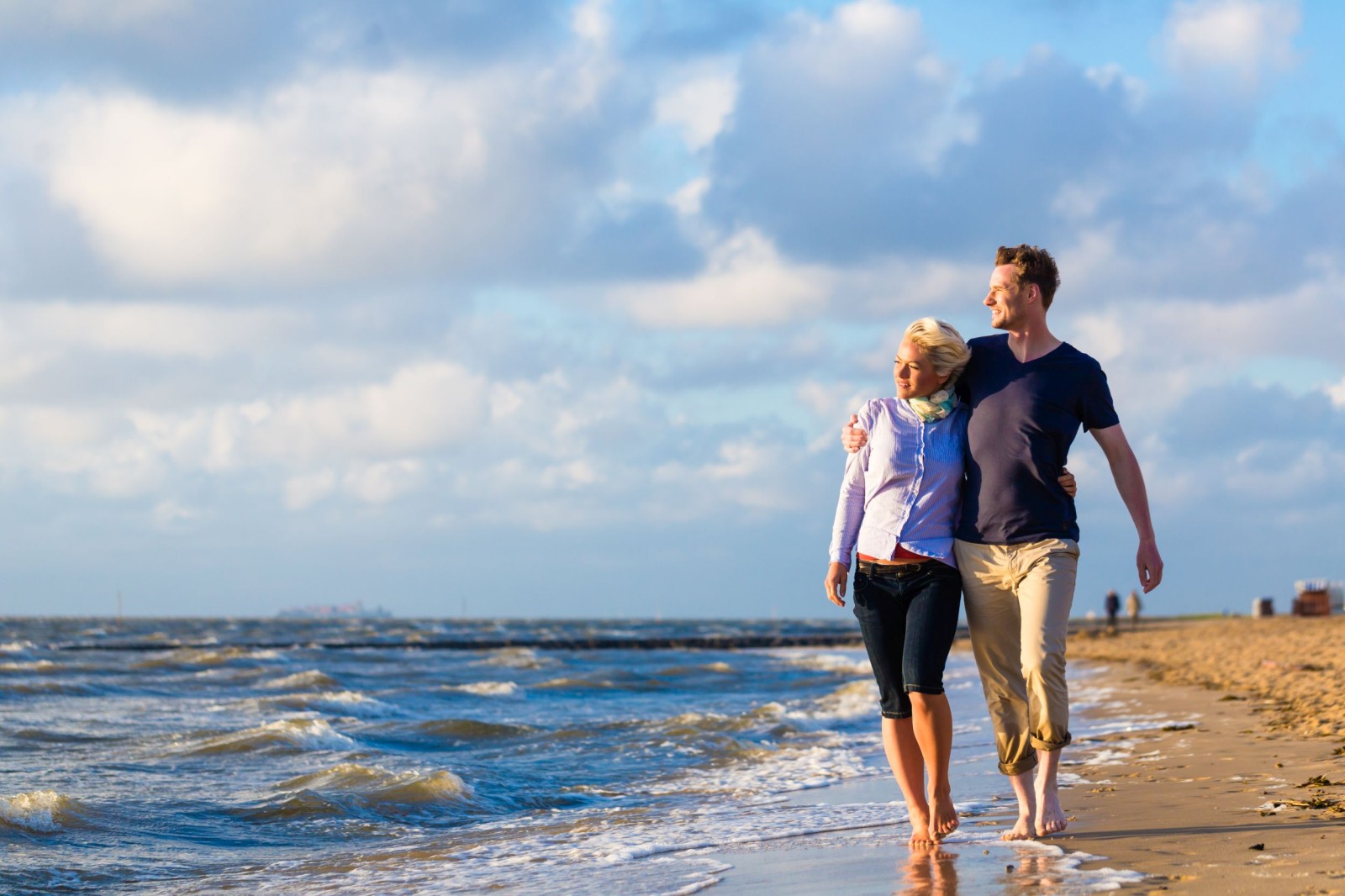 strandwandeling-jong-stel-noordzeekust.jpg