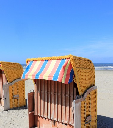 egmond-aan-zee-strandstoelen-strandvakantie.jpg