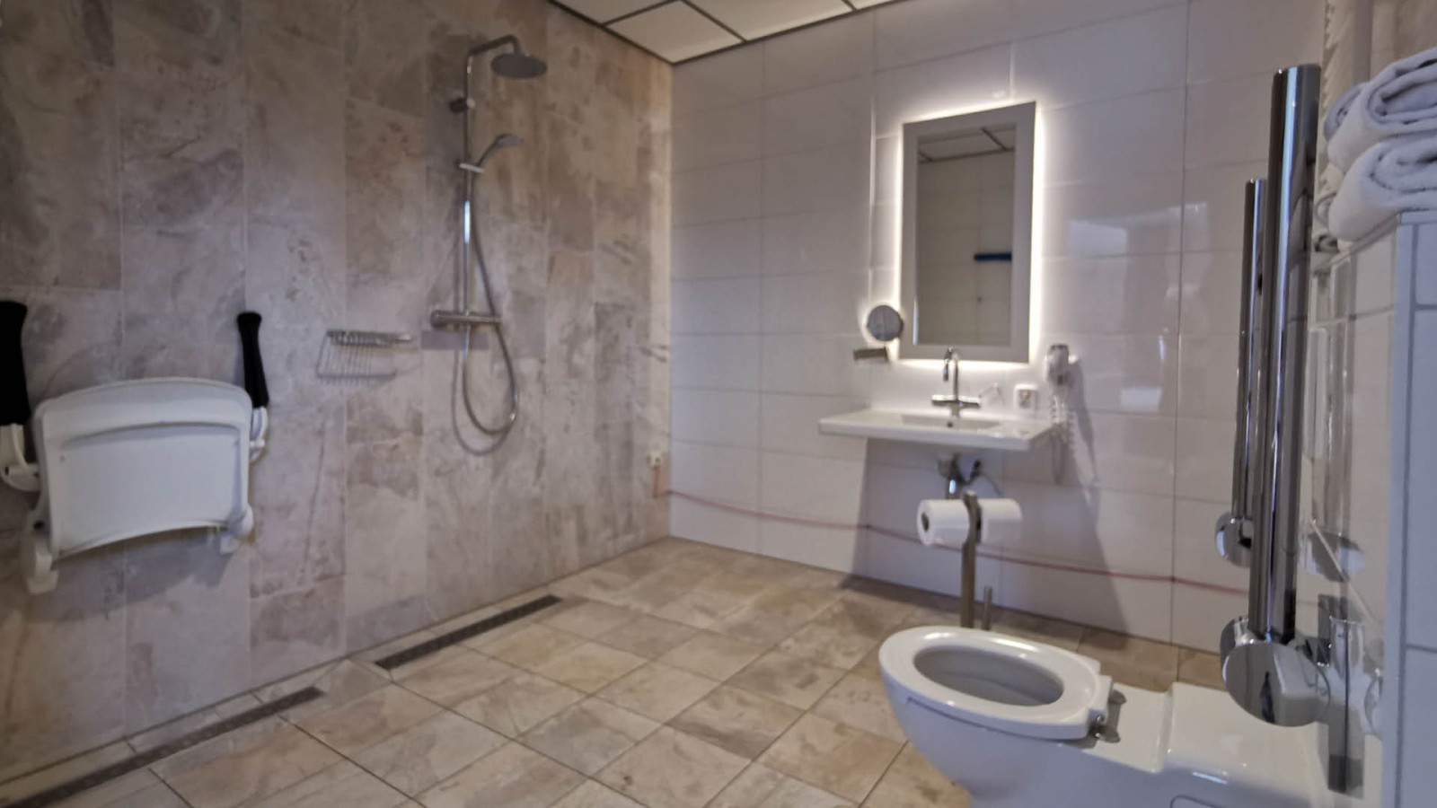 Standard room handicapped suitable - Hotel Zuiderduin